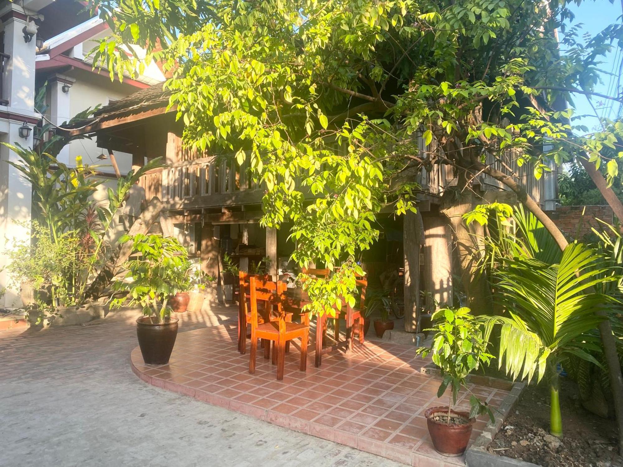 Golden Sun Boutique Hotel Luang Prabang Exterior photo